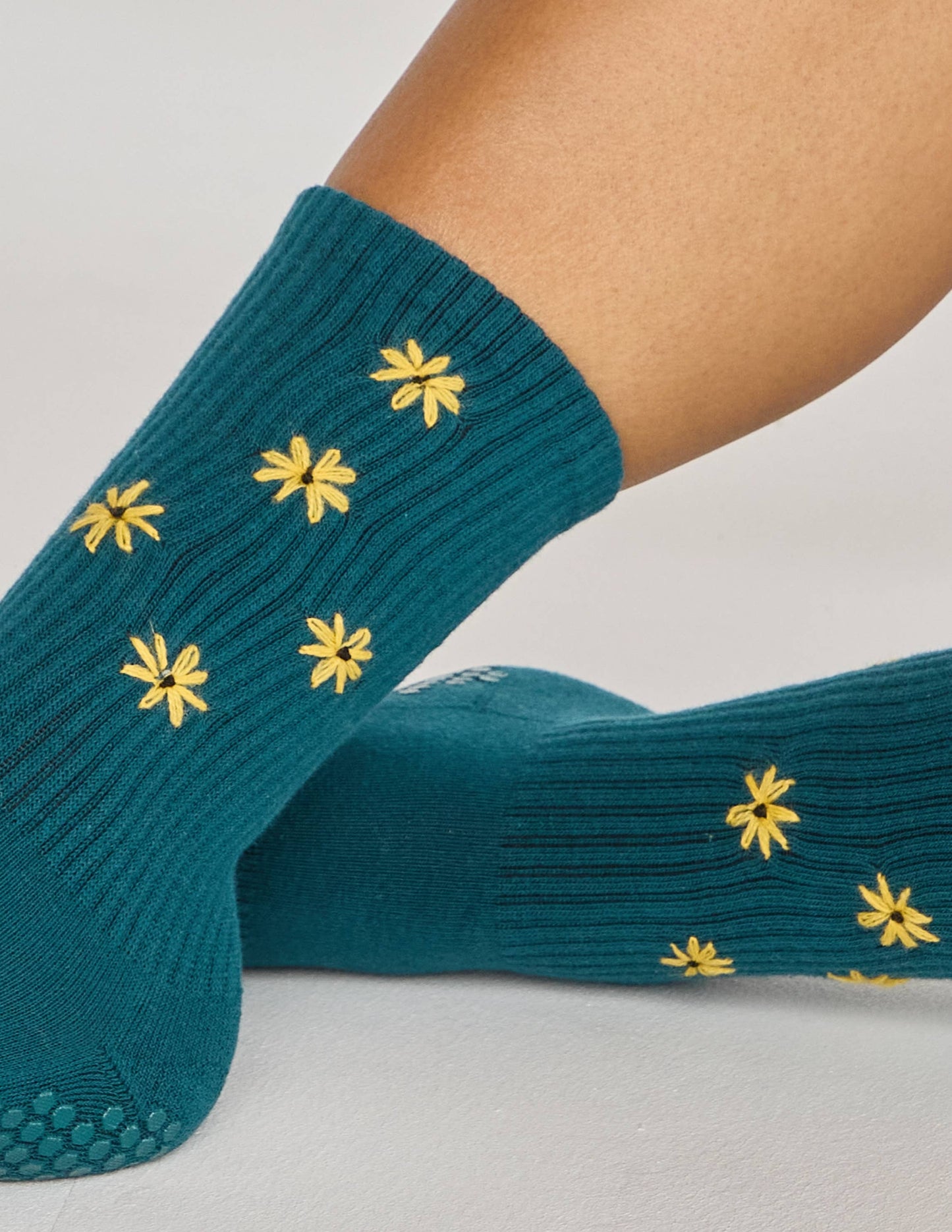 The Daisy Grip Sock: Mauve