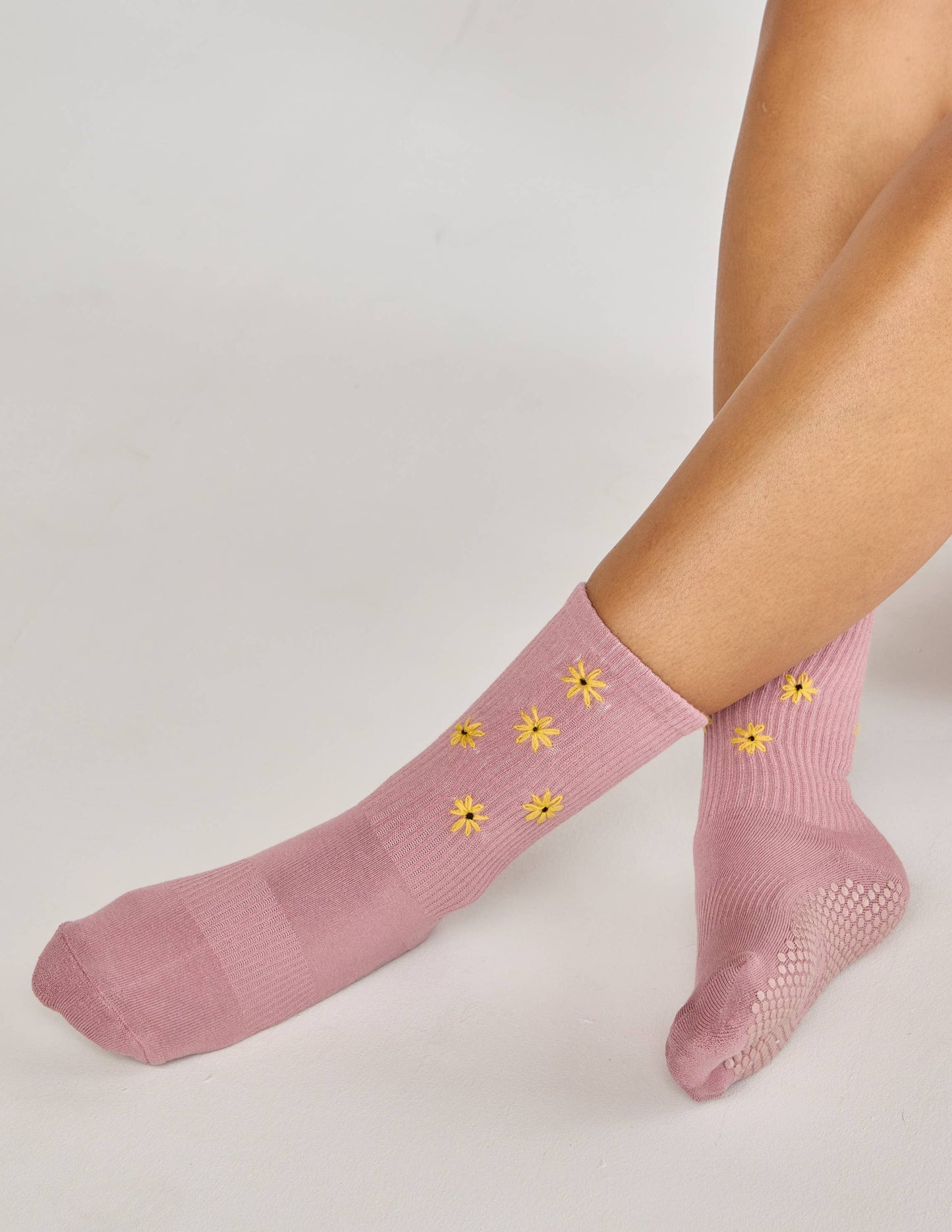 The Daisy Grip Sock: Mauve
