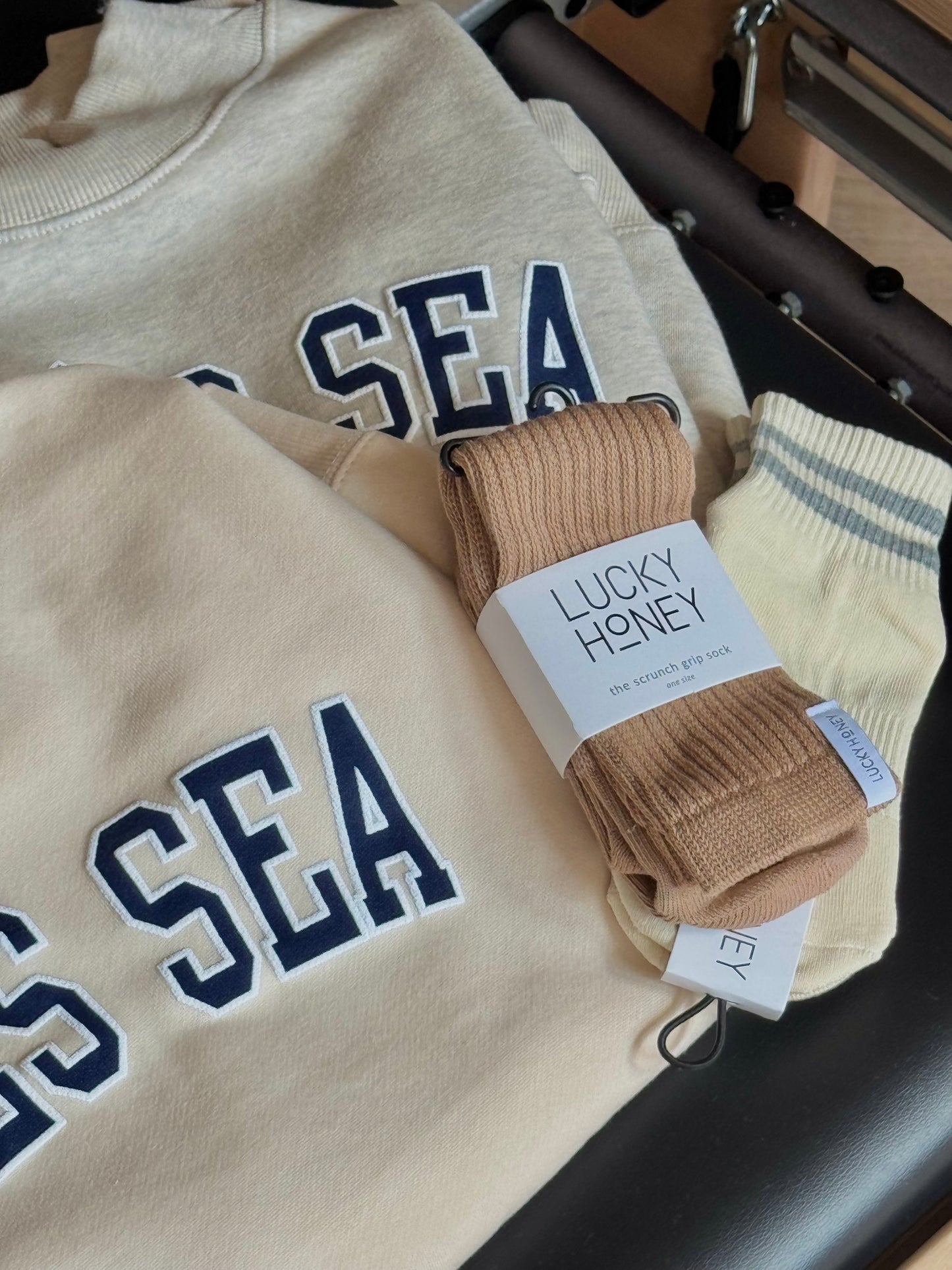 APRÈS SEA MOCK NECK CREWNECK SWEATSHIRT - BUTTER