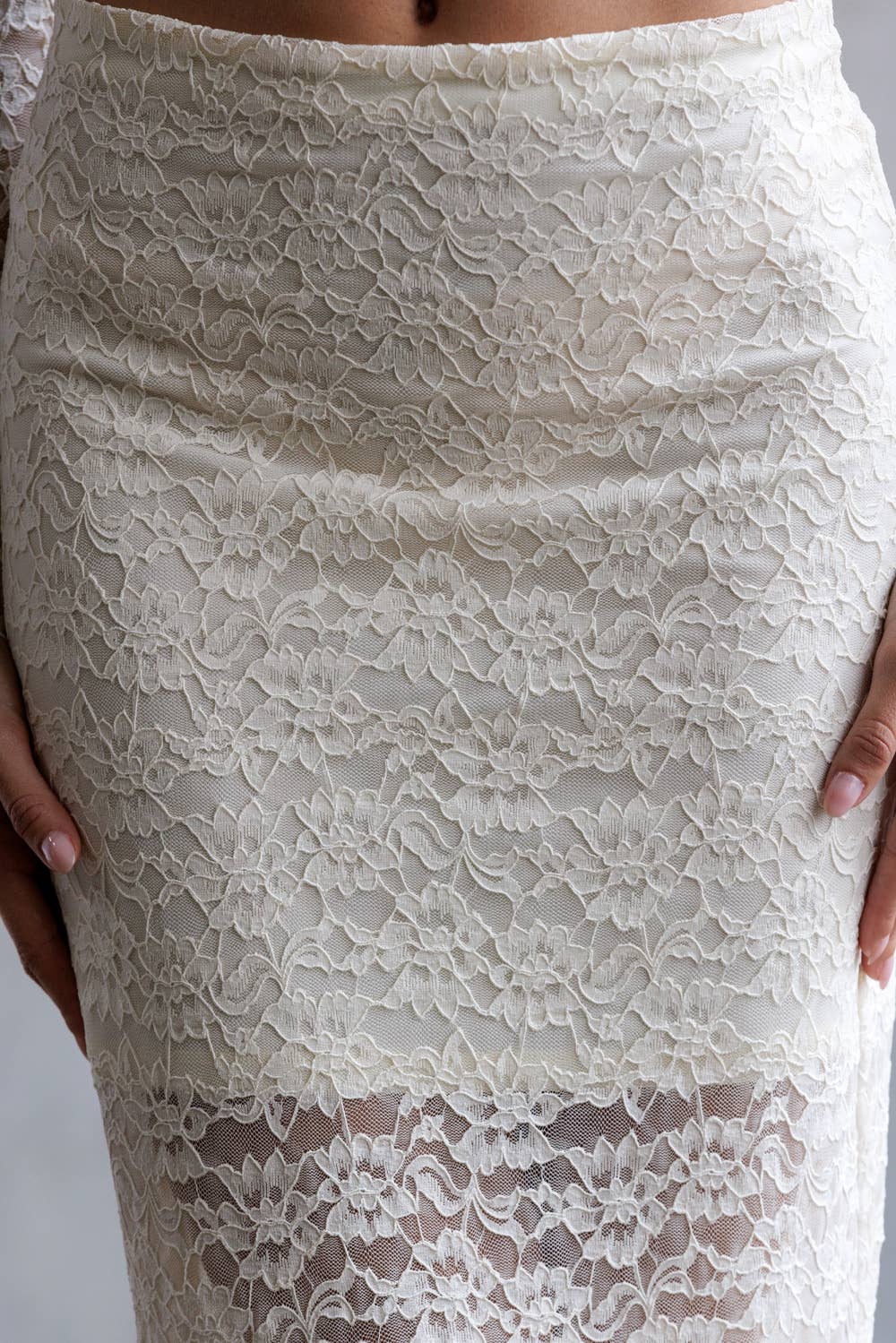 VOGUE FLORAL LACED BODYCON MIDI SKIRT: CREAM