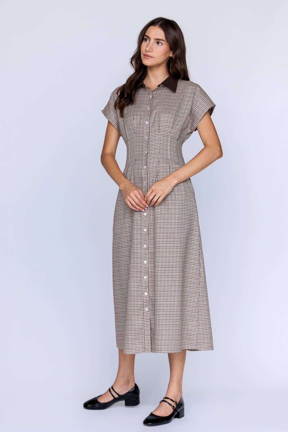 WEST VILLAGE HOUNDSTOOTH COLLARED BUTTON DOWN MIDI DRESS: BROWN/IVORY