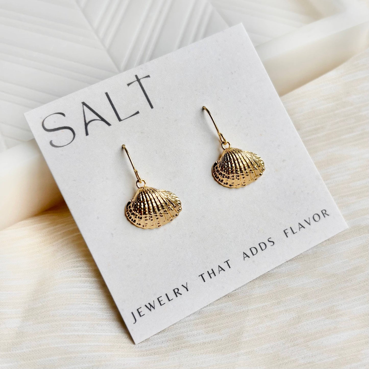 SCALLOP SEASHELL HOOK EARRINGS | 18k gold | beachy jewelry
