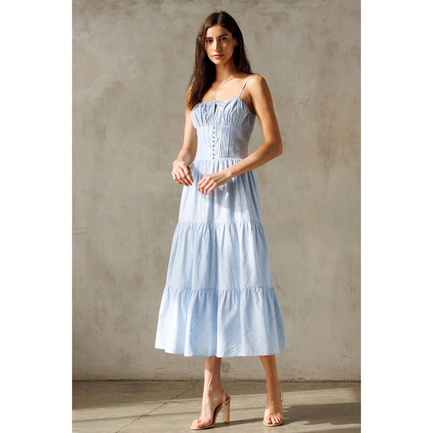 SKY BLUE DAISY PRINT MIDI DRESS: BLUE/ WHITE FLORAL