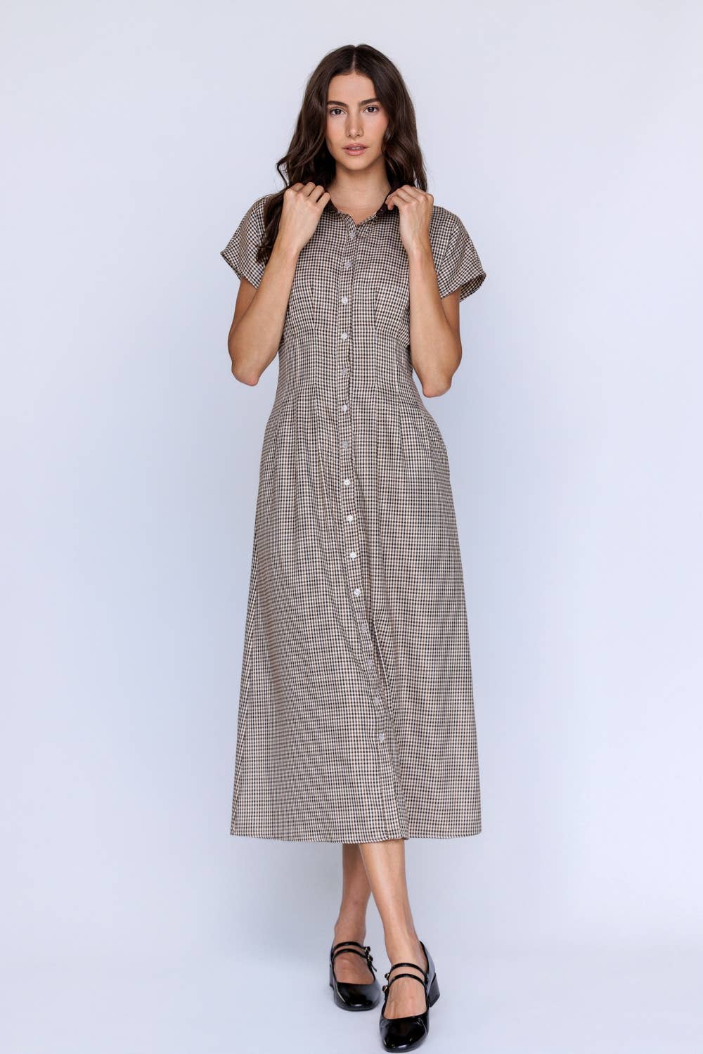 WEST VILLAGE HOUNDSTOOTH COLLARED BUTTON DOWN MIDI DRESS: BROWN/IVORY