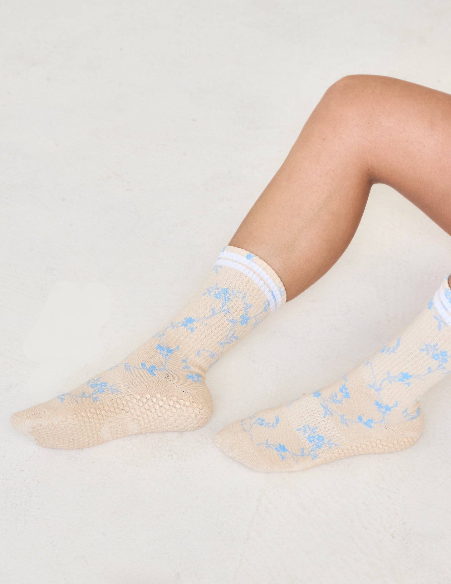 The Floral Grip Sock: Winter Flowers