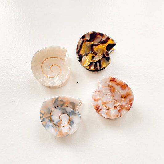 Cora Round Seashell Claw Clip - Small: Assorted