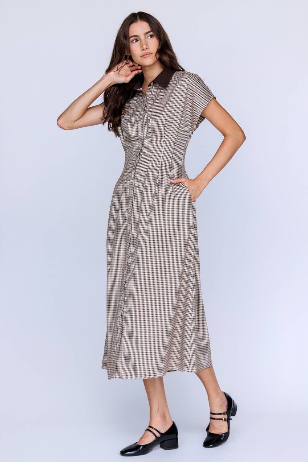 WEST VILLAGE HOUNDSTOOTH COLLARED BUTTON DOWN MIDI DRESS: BROWN/IVORY