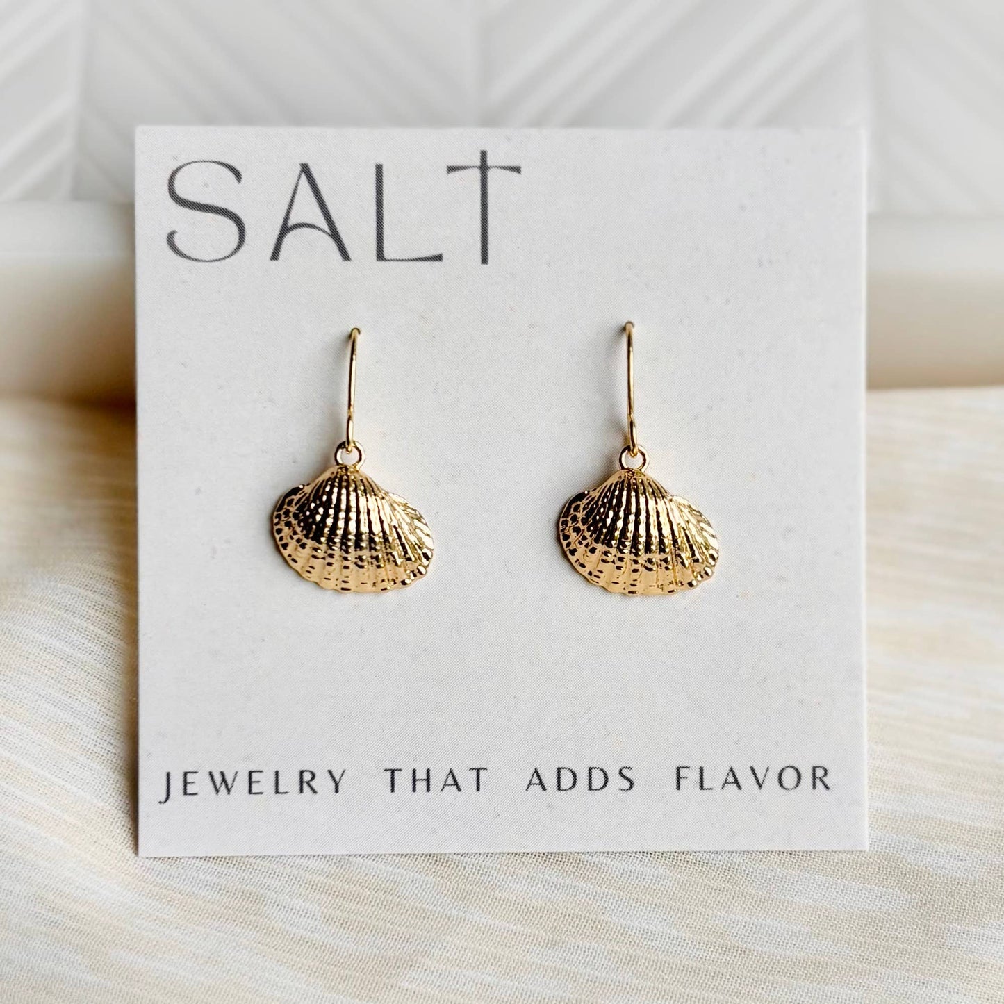 SCALLOP SEASHELL HOOK EARRINGS | 18k gold | beachy jewelry