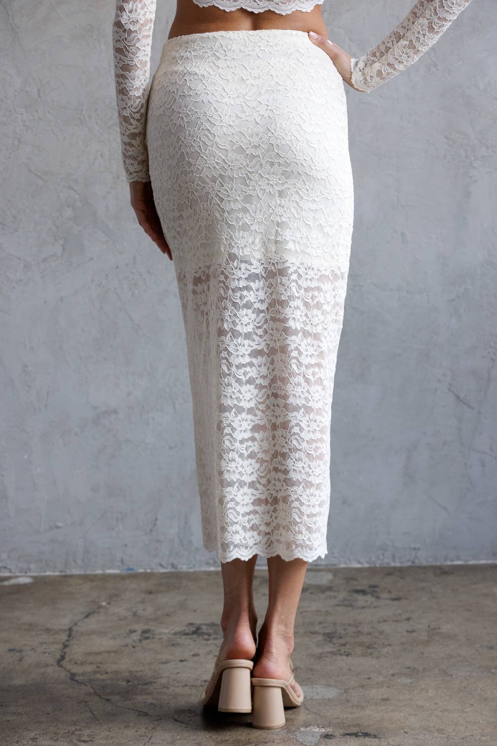 VOGUE FLORAL LACED BODYCON MIDI SKIRT: CREAM