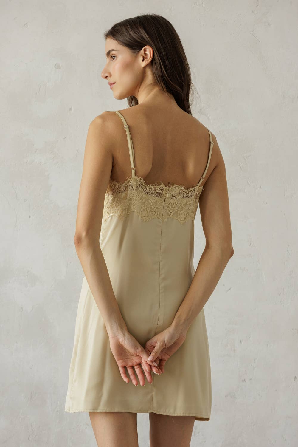 LACE TRIM SLIP MINI DRESS: CHAMPAGNE BUTTER